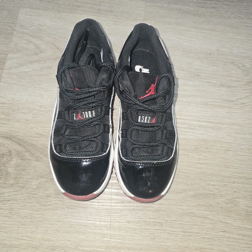 Jordan Black and Red Retro 11 Low (Bred)